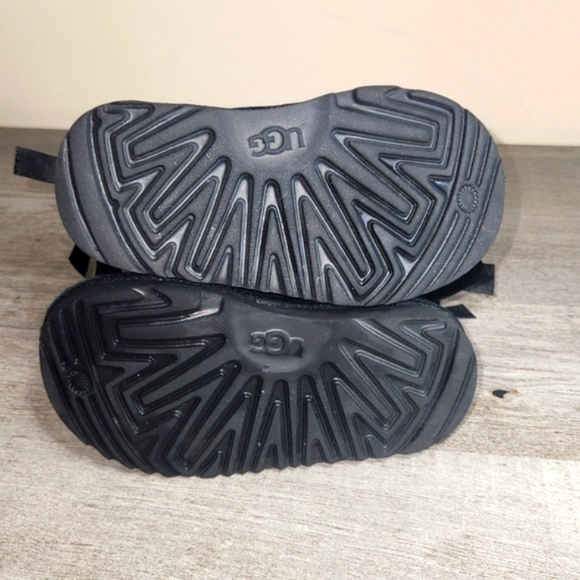 UGG TODDLER BAILEY II BOW SIZE 8 BLACK COLOR - Picture 6 of 12